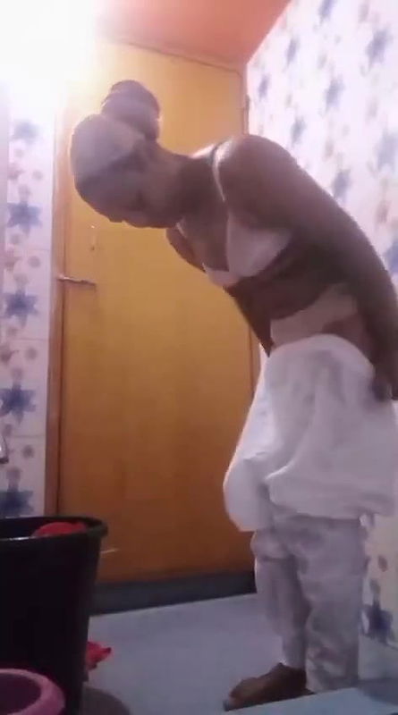 Bhabhi in bathroom baths and fingers cunt in horny mood   FSI Blog