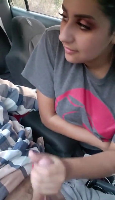 Desi secretary sucking dick of manager inside car