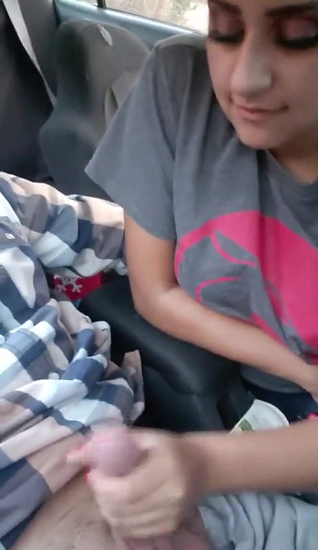 Desi secretary sucking dick of manager inside car