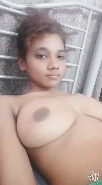 Sri Lankan Teen Showing Sexy Boobs