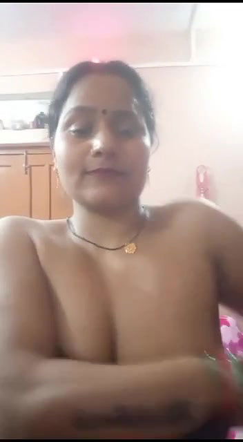 Big Boobs Aunty Showing