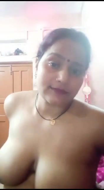 Big Boobs Aunty Showing