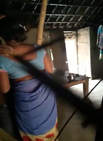 Darte Darte Gaon Ki Bhabhi Se Lund Chuswa Ke Kutiya Bana Ke Pela