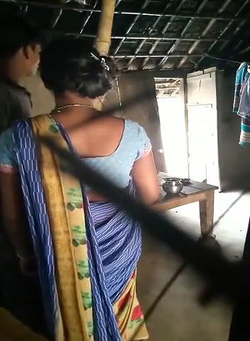 Darte Darte Gaon Ki Bhabhi Se Lund Chuswa Ke Kutiya Bana Ke Pela