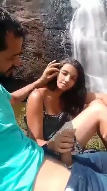 Cute Desi girl sex with her boyfriend in the outdoor
