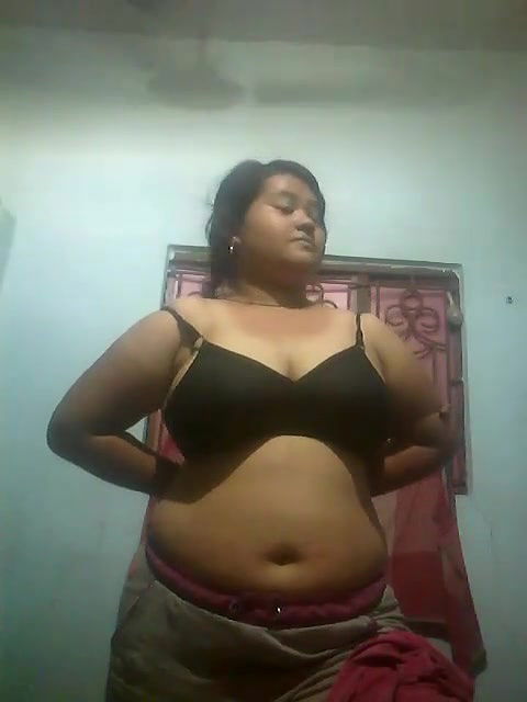Big Indian boobs show striptease show video