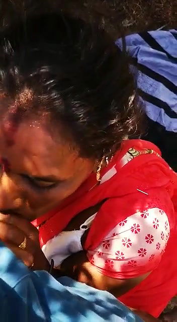 Telegu Randi sucking dick of her client outdoor