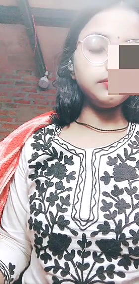 Ishika Glasses Horny Girl Showing Boobs