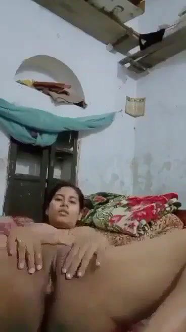 big boobs girl pussy fingering in nude