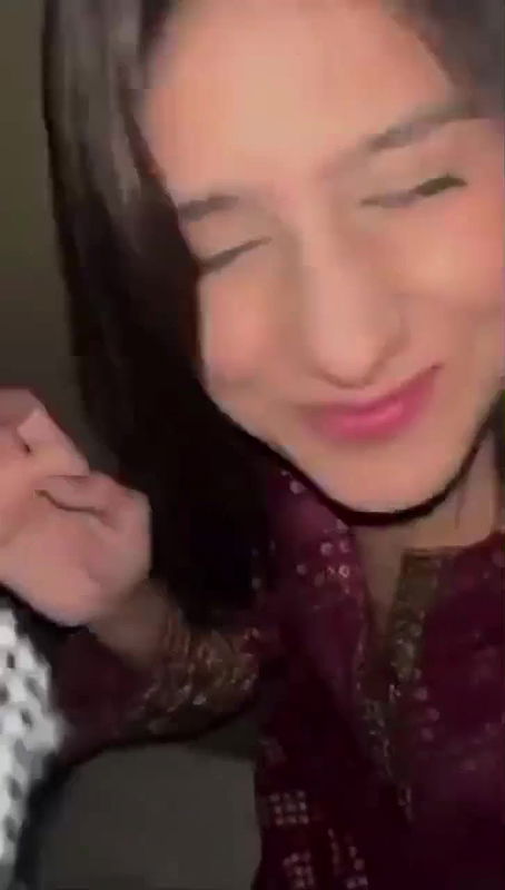 Beautiful Slim Babe Giving Blowjob To Boyfriend