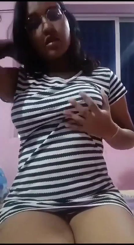 Sexy Bengali GF Showing Fingering 1