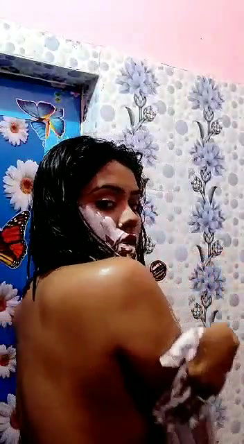 Busty girl nude bath selfie MMS video