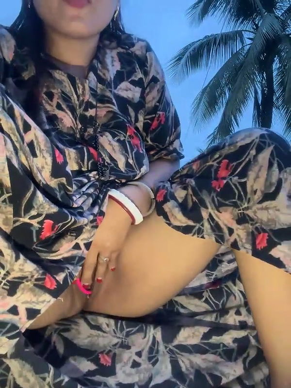 Desi Aunty Pussy Show and Boob Show