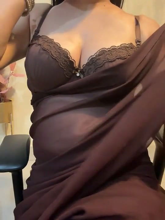 Cute Girl Ass Show in Doggy