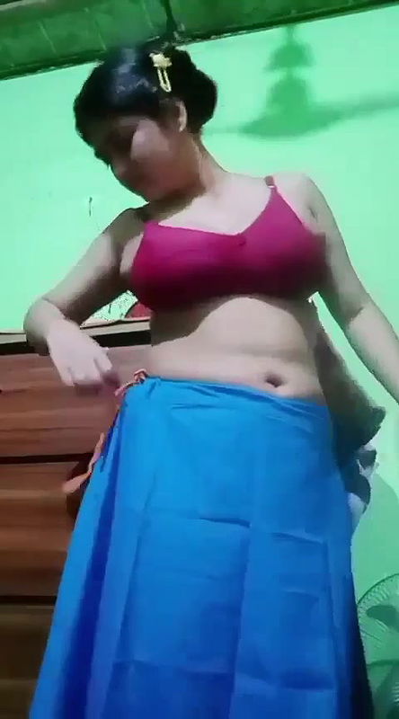 Married Big Boobs Horny Wife Showing Asshole