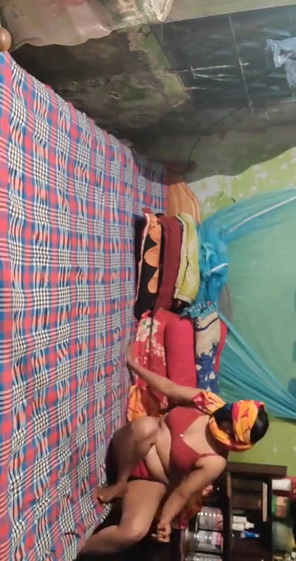 Bengladeshi Kamwali Ka Viral Video