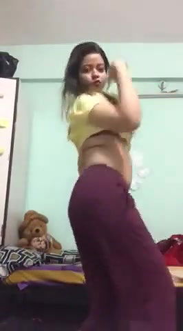Desi Indian Ladki Nanga Dance Dikhati Hui