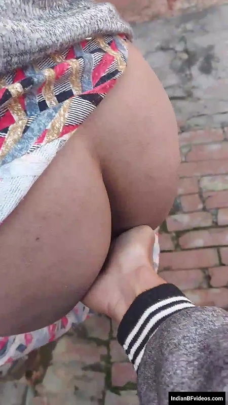 desi aunty getting ass fingered by stranger