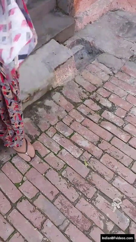 desi aunty getting ass fingered by stranger