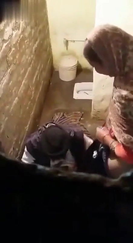 desi hijab muslim aunty riding in toilet