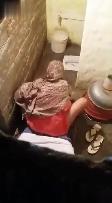 desi hijab muslim aunty riding in toilet