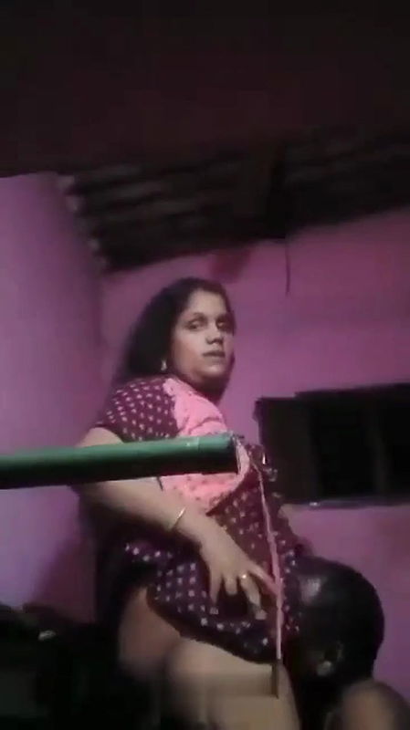 desi pussy licking in nighty standing