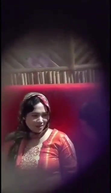 hijab couple caungt fun in restraunt