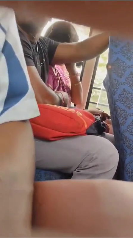 desi man grabing copassanger boobs in public bus