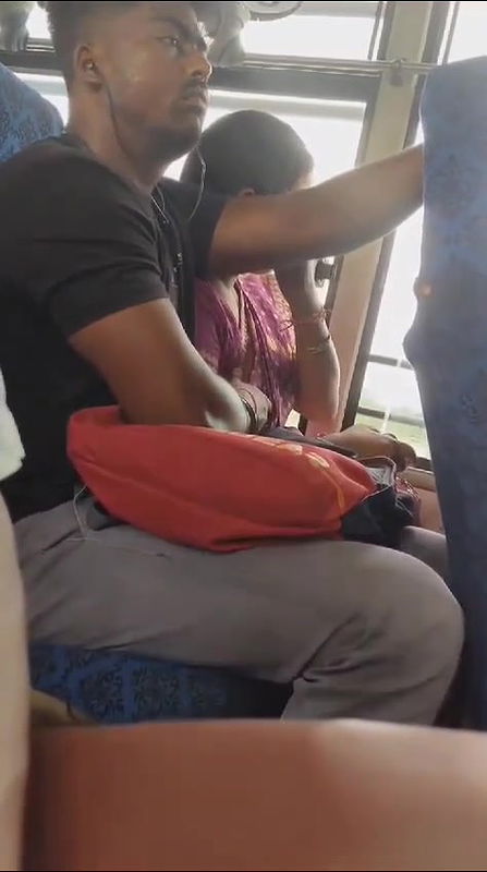 desi man grabing copassanger boobs in public bus