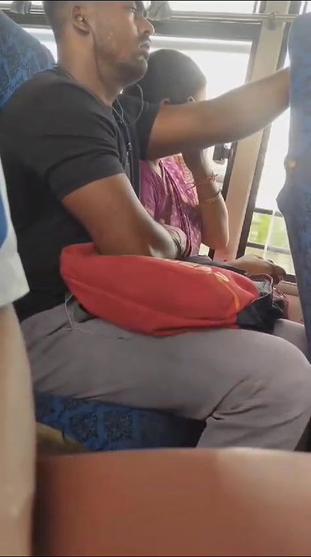 desi man grabing copassanger boobs in public bus