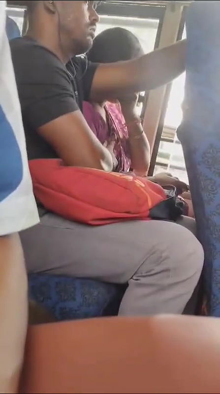 desi man grabing copassanger boobs in public bus