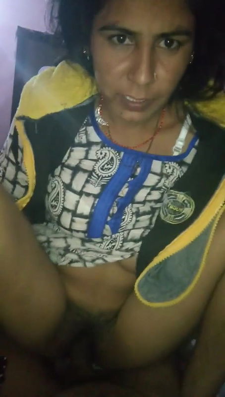 desi mature aunty riding rick slowly