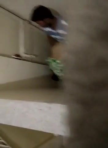 Puplic Toilet Me Sex Karte Hue Pakde Gaye