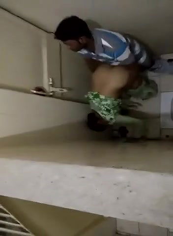 Puplic Toilet Me Sex Karte Hue Pakde Gaye