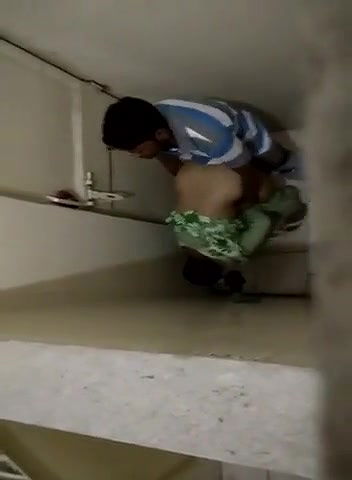 Puplic Toilet Me Sex Karte Hue Pakde Gaye