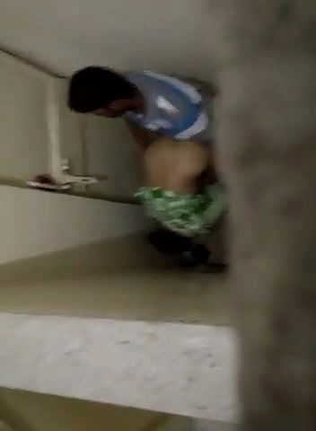 Puplic Toilet Me Sex Karte Hue Pakde Gaye