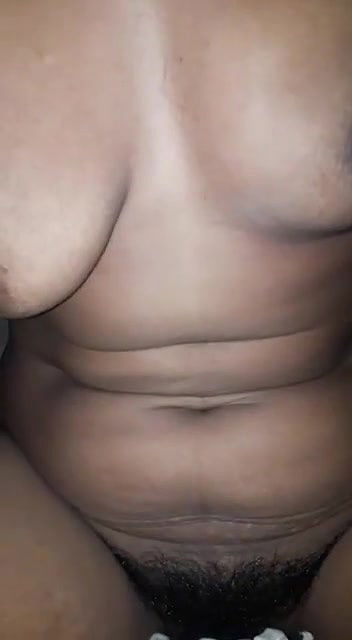 Village Girl Land Ke Upar Kudnelagi