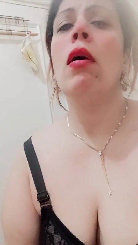 Beautiful Busty paki aunty Cheating her husband sending nude videos to young lover 3