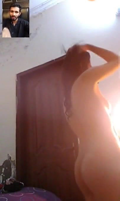 Sexy Pakistani girl nude video call with lover