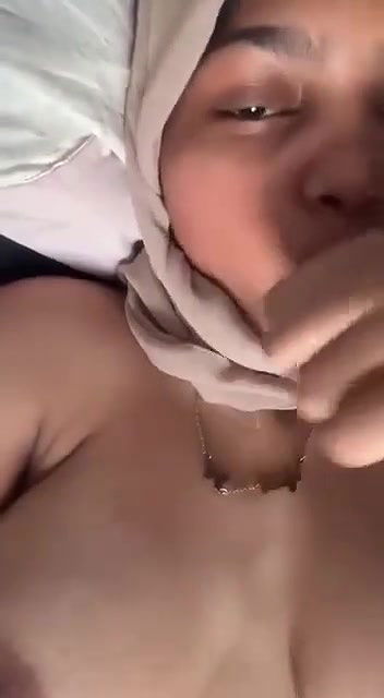 muslim girl boobs show and blowing her finger