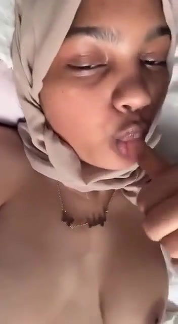 muslim girl boobs show and blowing her finger