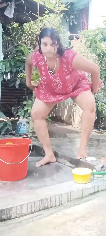 north indian aunty piss