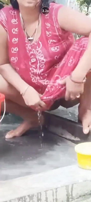 north indian aunty piss