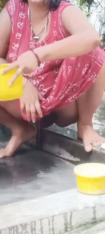 north indian aunty piss