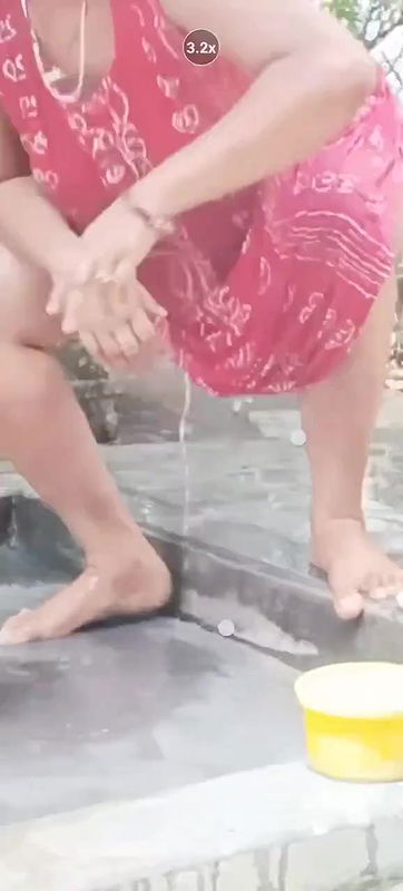 north indian aunty piss