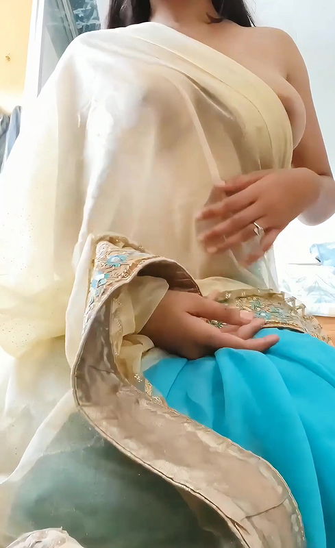 sexy chubby girl half saree boobs show