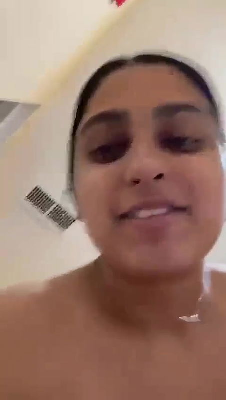 beautiful girl nude ass show