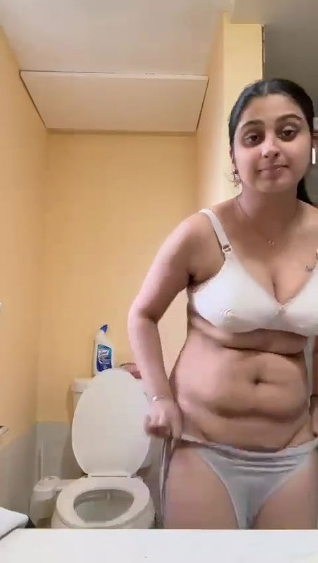 sexy girlfriend nude show