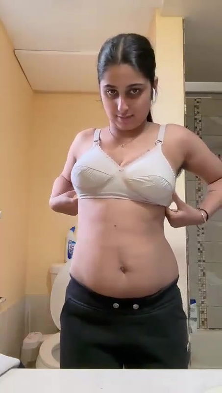 sexy girlfriend nude show