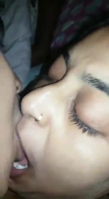 Apni Wife Ki Nighty Ko Khool Kar Pura Nanga Karke Uske Bur Ko Pakad Kar Choda